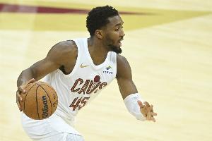 米切尔近7战场均砍32.1分6.6篮板6.4助攻1.6抢断 投篮命中率48.1%