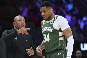 还有机会吗？雄鹿第三节轰下38分 整个上半场仅34分