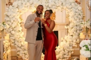 事业爱情双丰收！伯恩茅斯边锋塞梅尼奥求婚成功，社媒晒甜蜜照