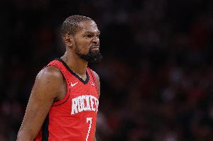 支撑！杜兰特打满首节6中3拿到6分2板2断1帽 得分占全队一半