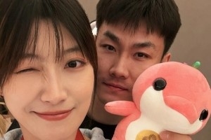 王睿泽女友：手里握着沉甸甸的奖牌 心里不仅为你高兴 还有心疼