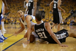 库里进NBA在马刺会怎样？杨毅：波波不喜欢顶投三分 可能打不出来