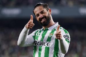 伊斯科和贝蒂斯续约至2028年，球迷制作巨大TIFO庆祝队长长留球队