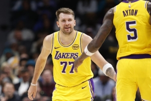 东契奇：自从训练营开始我们就有了很好的化学反应 这令人愉快