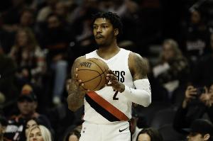 神一场鬼一场！凯莱布·乐福13中3&三分8中1仅拿8分