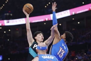 解说：杨瀚森三分破冰&滚筒洗衣机单打哈滕 给个70-80分不成问题