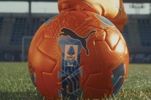 意甲从本轮开始启用新款官方用球，足球为橙色更醒目可见度更清晰
