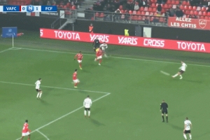 这球真帅！法乙球员35米迎球怒射，皮球直挂死角