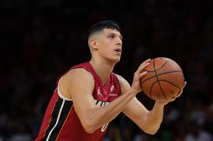 手感全无！丰泰基奥半场6投0中拿到3分3板4助