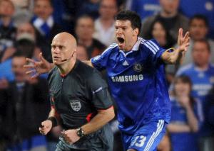 马卡回顾巴萨蓝军交锋名场面：穆帅怒斥“很懂表演”、小白绝平