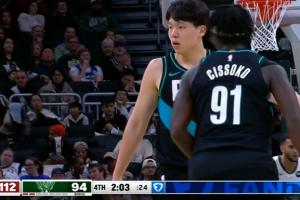 末节2分34秒 老里换上字母哥哥投子认负 杨瀚森终于登场！