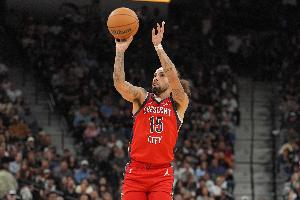 最喜欢哪位替补队友的贡献？墨菲：绝对是老六 他有很多助攻