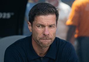 龙塞罗寄语阿隆索：若有球员丢球时还在散步，那直接炒他们鱿鱼吧