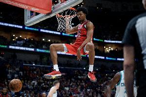 正负值+20最高！墨菲16中7拿到20分4板4助2断 三分10中4