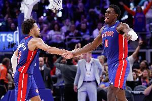 全民皆兵！活塞半场大打11人轮换并有10人得分 仅霍兰挂蛋