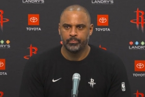 28+7+8！乌度卡：阿门非常高效 防守和助攻表现出色 还限制了布克