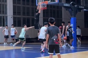 恢复得不错啊！崔永熙伤后实战首次完成飞身隔扣~