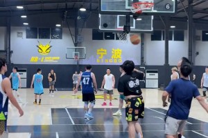 姐打篮球可不是跟你开玩笑～