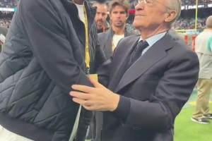 充满了欢笑和默契~吕迪格和弗洛伦蒂诺合影留念！