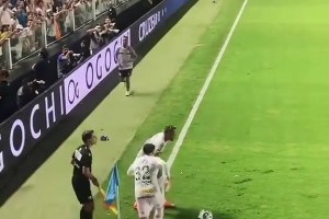 内马尔再现彩虹过人，但已经不复当年