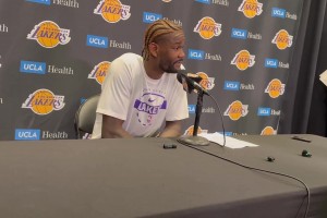 艾顿：我告诉詹姆斯，八年级的时候就被你助攻过，在你的训练营里