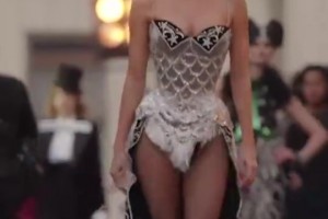 肯豆·詹娜为好莱坞大秀开场，这大体格符合吧友审美不？