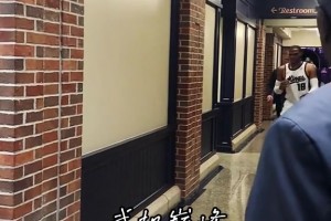 “命运的捉弄～威少开赛三战雷霆皆败，威少眼神里只剩无奈“