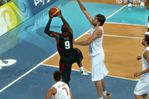 光头限定版！闪电侠韦德08年奥运会的名场面看一次爽一次