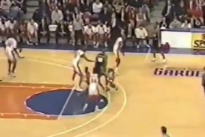 现象级的球员！艾弗森大学时期的精彩表现！独一无二的球风！