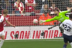 这反应真的绝了！拉亚：想进球？没门！