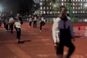 这才是学生该练的篮球基本功，而不是那些整齐的篮球操！