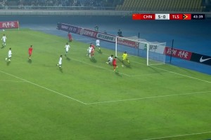 半场6-0！中路万项打门被扑，谢晋补射破门