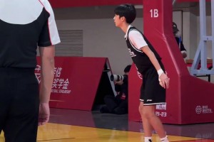 邓超和孙俪儿子打球什么水平？